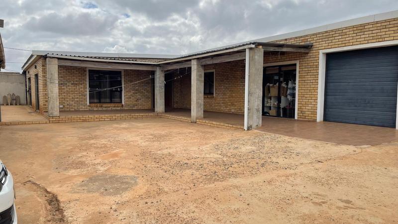 6 Bedroom Property for Sale in Chatsworth Western Cape